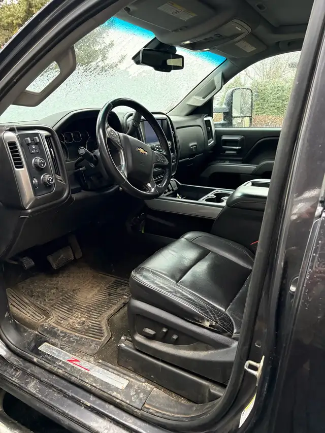 2015 Chev 3500hd Z71 LTZ - Photo 5
