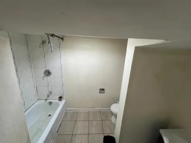 Two bedrooms basement for rent in Etobicoke from May 1st - Photo 5