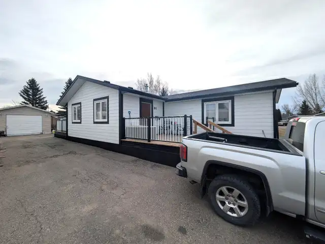 Manufactured Home FOR SALE in Coaldale - Complete Renovation - Photo 2