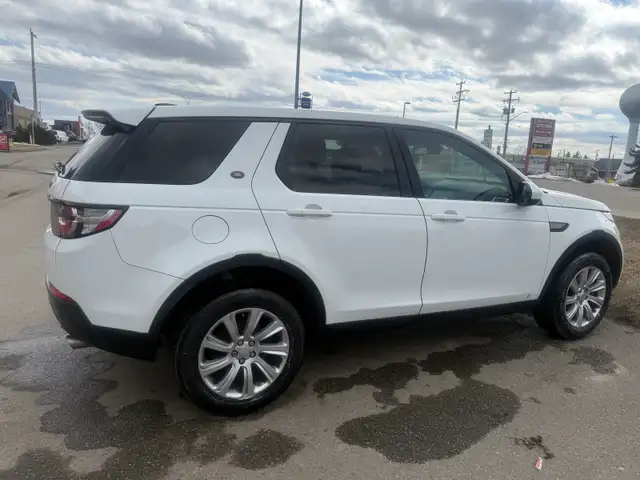 Clean Land Rover Discovery Sport - Photo 4