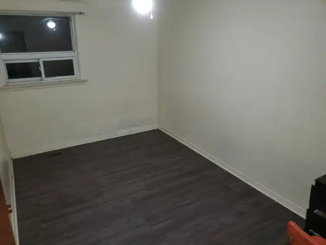 Private room for rent in Etobicoke for male from May 1st - Photo 2