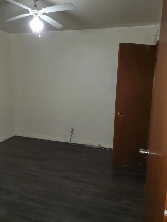 Private room for rent in Etobicoke for male from May 1st - Photo 3