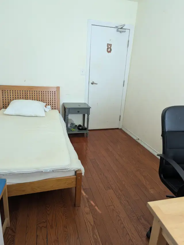 Cozy Bright Room Private Bath Parking @York University Village - Photo 3