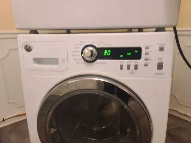 APT SIZE GE 24' White Front-Load Stackable Washer Electric Dryer - Photo 5