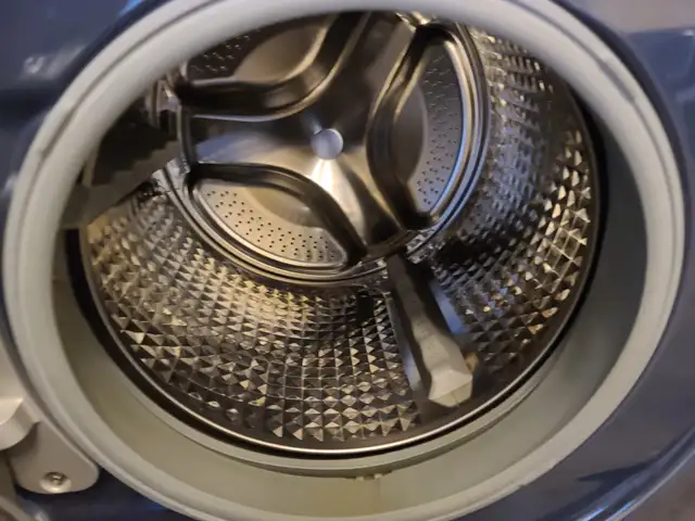 BLUE SAPPHIRE! Samsung 27' Front-Load Stackable Washer & Dryer - Photo 5