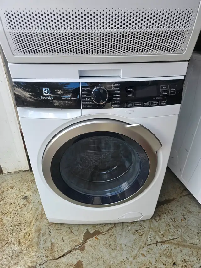 2024 Electrolux 24' White Stackable Washer Ventless Dryer Set - Photo 2