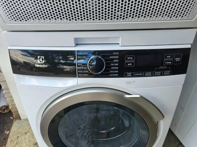 2024 Electrolux 24' White Stackable Washer Ventless Dryer Set - Photo 3