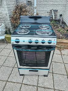 Like NEW GE 24' Stainless Steel Slide-in Electric Coil Top Stove