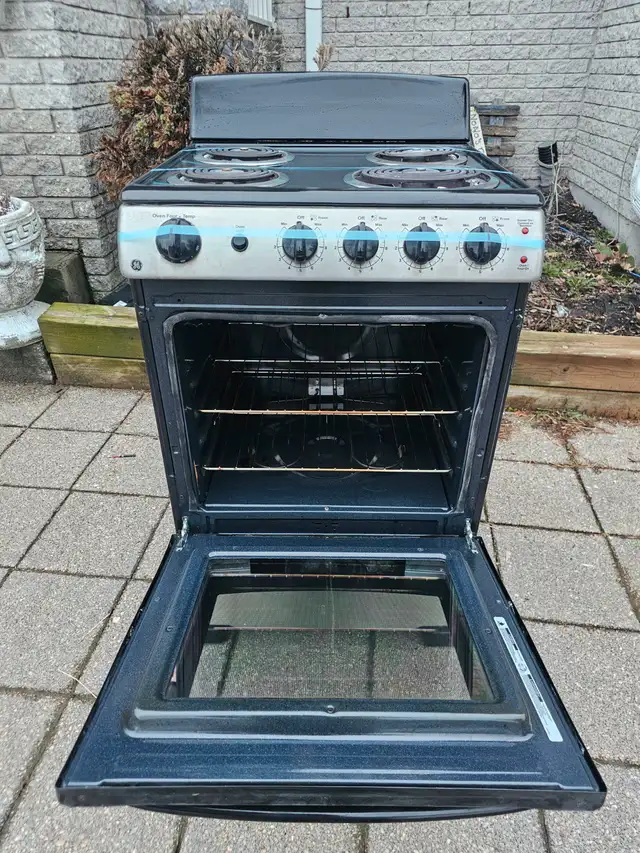 Like NEW GE 24' Stainless Steel Slide-in Electric Coil Top Stove - Photo 3