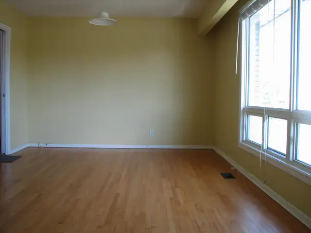 Rooms in Meadowlands Dr. near Carleton U & Algonquin College - Photo 7