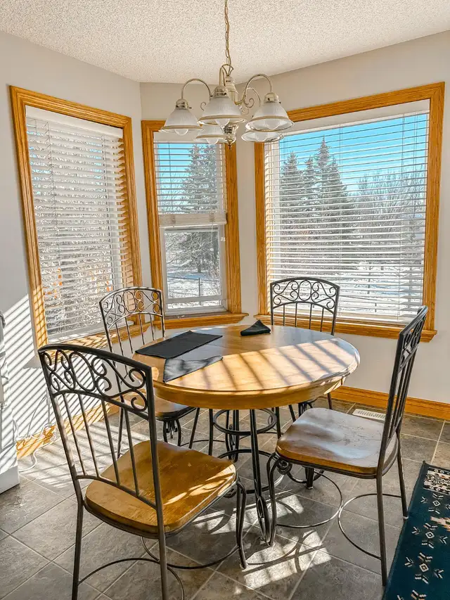 ️ Furnished Room with Mountain Views – Tuscany, NW Calgary - Photo 6