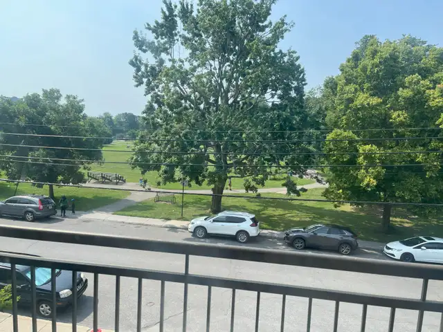 METRO COTE ST. CATHERINE 5.5   FRONT KORNER APT. - Photo 3