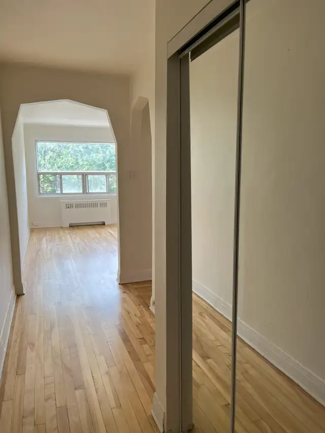 METRO COTE ST. CATHERINE 5.5   FRONT KORNER APT. - Photo 4