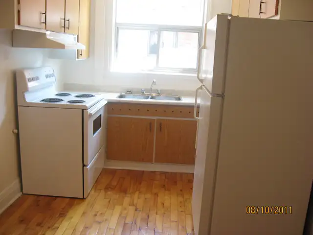 METRO COTE ST. CATHERINE 5.5   FRONT KORNER APT. - Photo 7