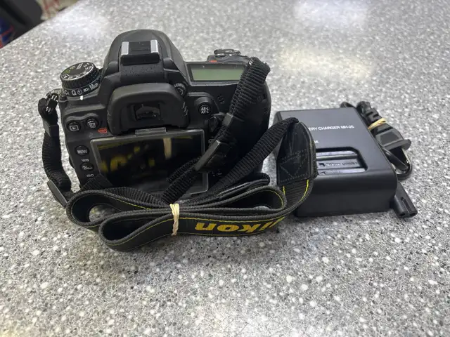 Nikon D7000 16.2MP DSLR 18-55 Lens - Photo 2