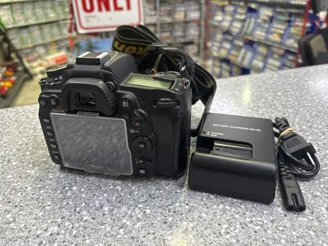 Nikon D7000 16.2MP DSLR 18-55 Lens - Photo 3