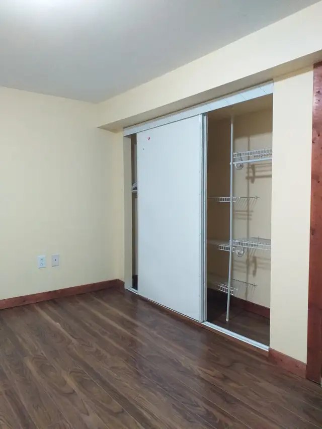 Private Room furnished $650 a month( Woodbine subway) - Photo 3