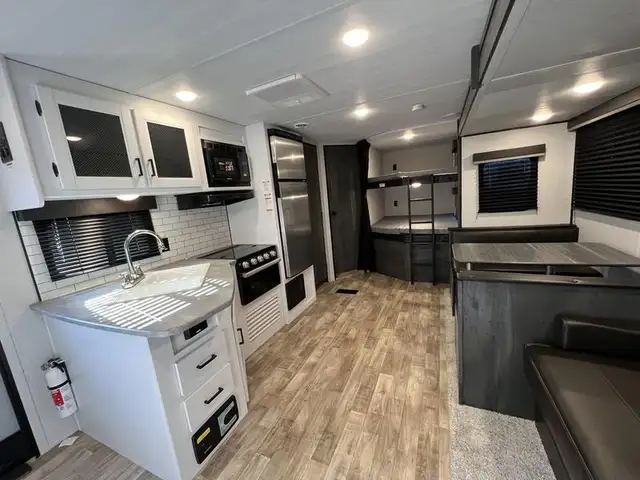 2026 WINNIPEG RV CAMPER TRAILER RENTALS!  ALL NEWER UNITS! ! - Photo 36