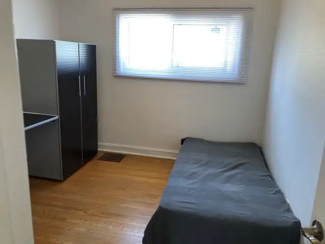 room for rent near Kennedy And Eglinton - Photo 5