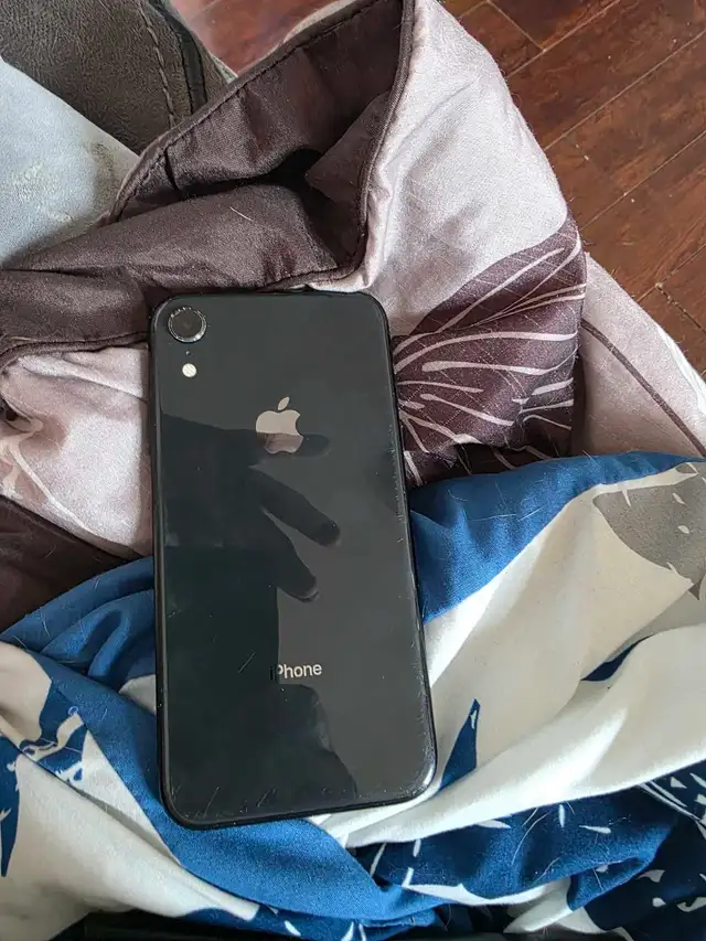 Black IPhone XR - Photo 2
