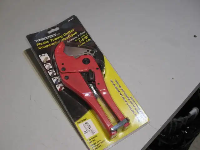 Racheting Plastic Tubing Cutter, BRAND NEW