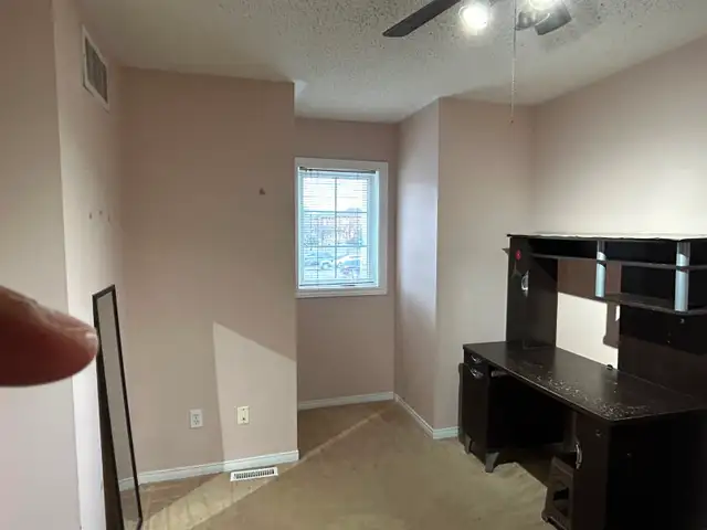 Furnished room mins from Square One (Females Only) available imm - Photo 2