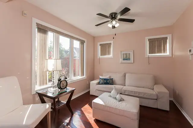 Furnished room mins from Square One (Females Only) available imm - Photo 6