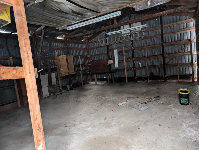 Storage ideal for landscape company - Photo 2