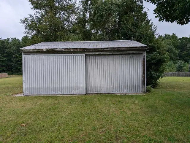 Storage ideal for landscape company - Photo 3