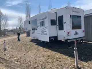 SENIOR OWNED - Photo 2