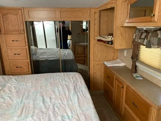 SENIOR OWNED - Photo 4