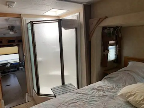 SENIOR OWNED - Photo 5