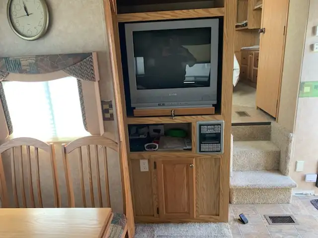 SENIOR OWNED - Photo 8