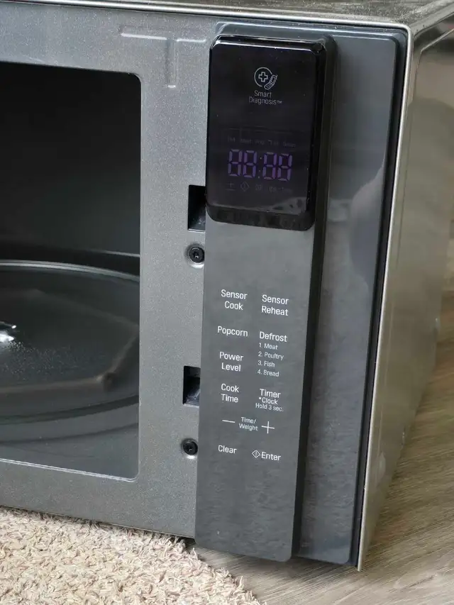 LG Microwave Oven - Photo 3