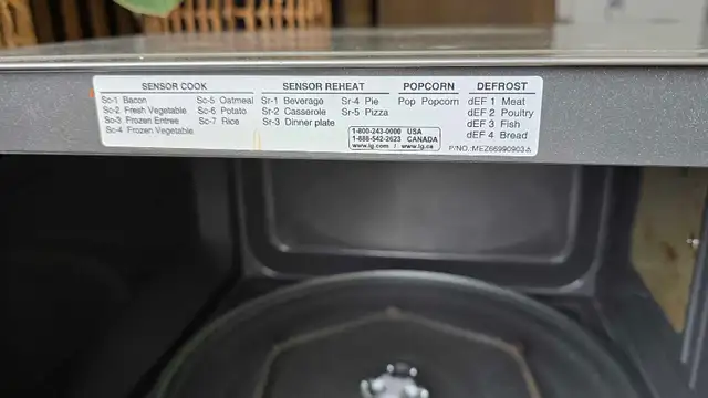 LG Microwave Oven - Photo 4