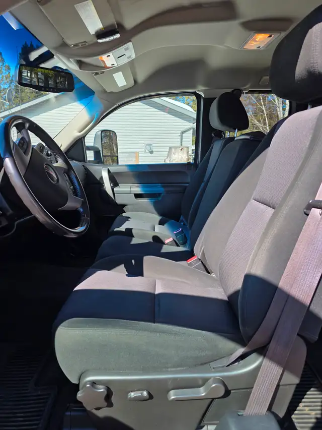 GMC 2500 HD 6.6 Duramax 6 Speed - Photo 6