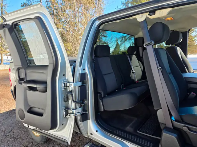 GMC 2500 HD 6.6 Duramax 6 Speed - Photo 9