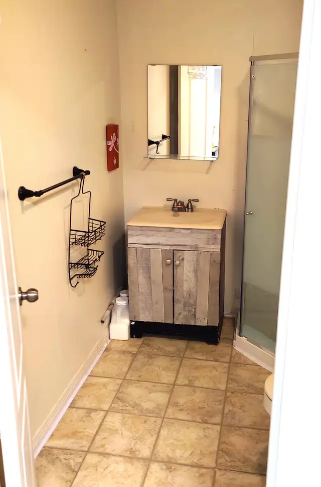 Spacious basement suite on a quiet crescent in Centrepointe - Photo 5