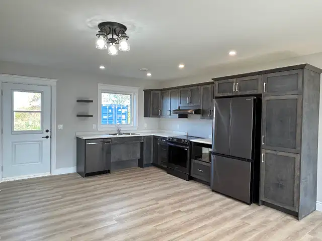 Senior Friendly Apartment - 2 Bedroom 1 Bathroom with Garage - Photo 2