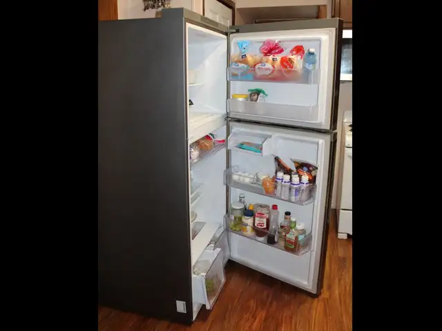 Samsung Two Door Refrigerator - Photo 2
