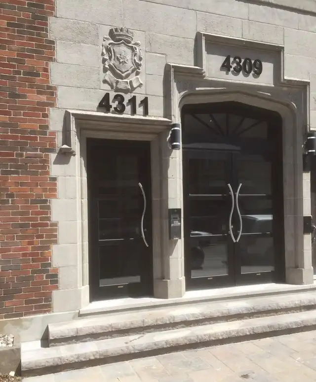 3-1/2 APARTMENT ON BEACONSFILED CORNER OF MONKLAND - Photo 2