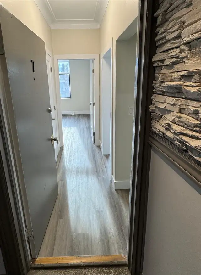 3-1/2 APARTMENT ON BEACONSFILED CORNER OF MONKLAND - Photo 3