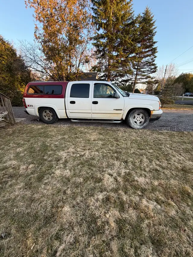 2006 Chevrolet Silverado - Photo 2