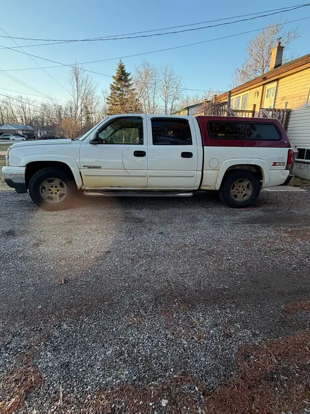 2006 Chevrolet Silverado - Photo 3