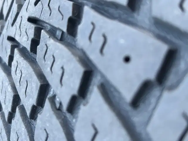 Winter tires & Rims P22565R16 - Photo 3