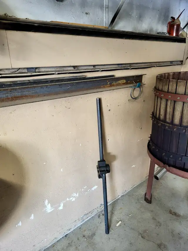 Vintage Wine Press - Photo 2