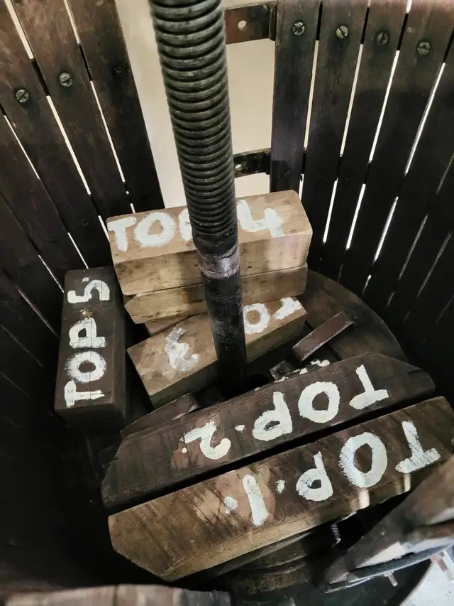 Vintage Wine Press - Photo 3
