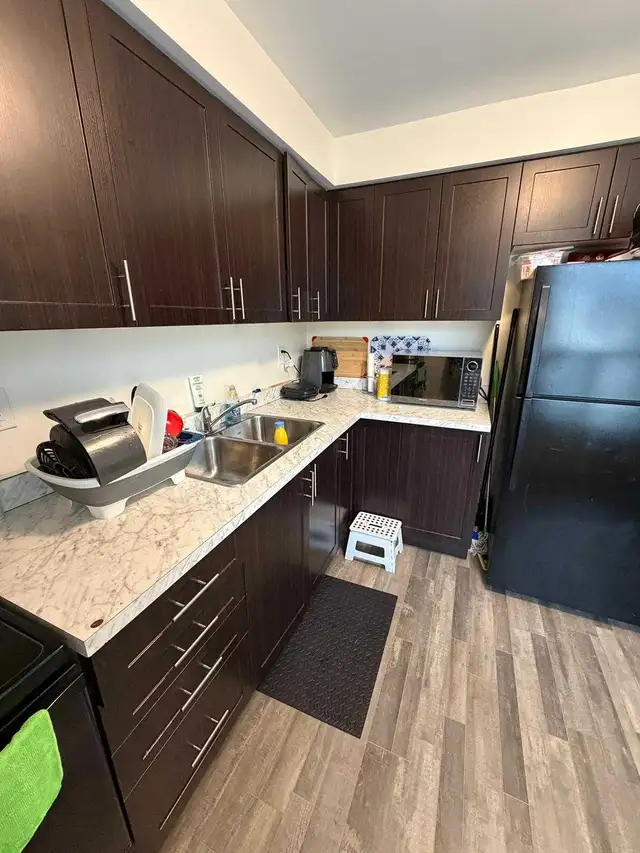 ENTIRE 3 BEDROOM HOUSE RENTAL IN BRAMPTON / Mississauga. - Photo 2