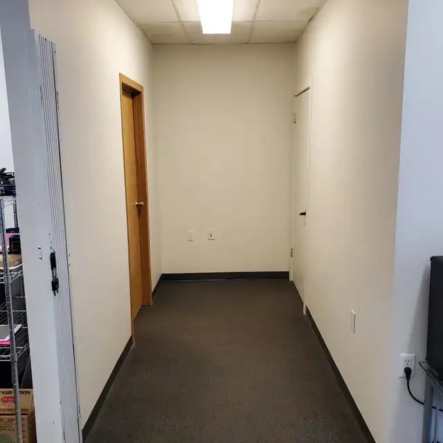 Office Space Inside Computer Shop For Cell/Tablet Repair/Sales - Photo 5