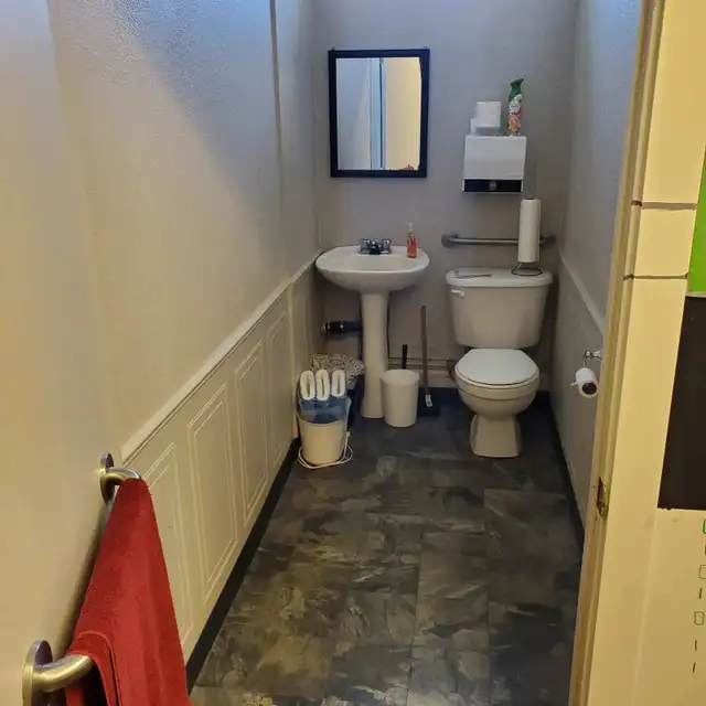 Office Space Inside Computer Shop For Cell/Tablet Repair/Sales - Photo 8